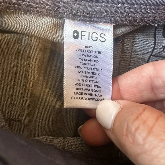 FIGS Women’s Grey Scrub Set Jogger Pants V-Neck Top Technical Collection Size XS - Picture 11 of 12